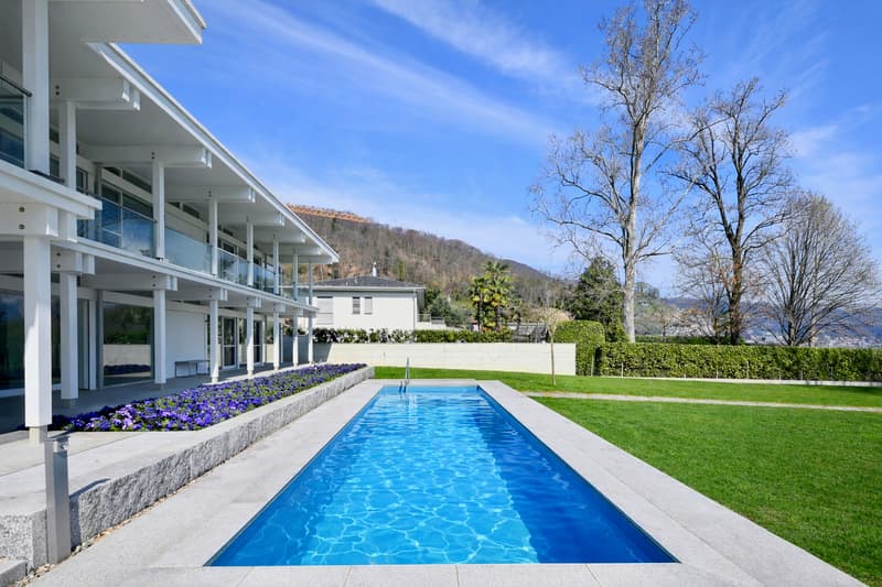 Esclusiva Villa di Lusso fronte Lago di Lugano con Darsena Privata (6)