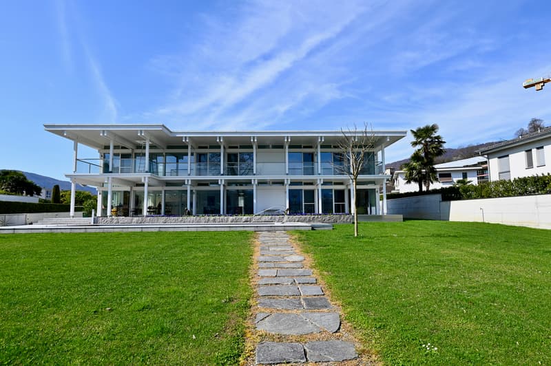 Esclusiva Villa di Lusso fronte Lago di Lugano con Darsena Privata (8)
