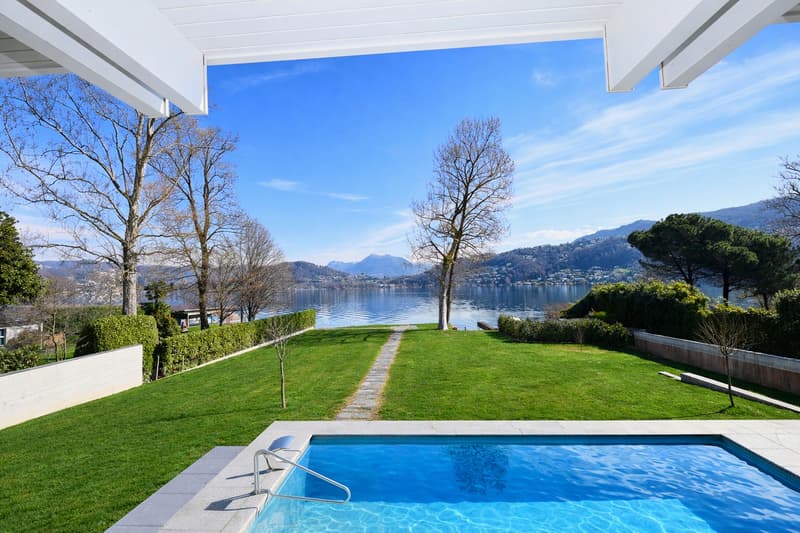 Esclusiva Villa di Lusso fronte Lago di Lugano con Darsena Privata (4)