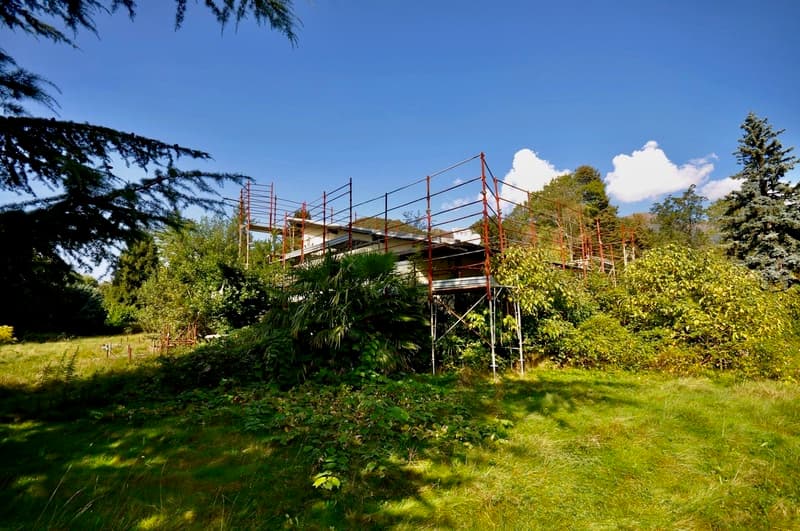 Villa da Ristrutturare Immersa in un Grande Parco con Tanta Privacy (4)