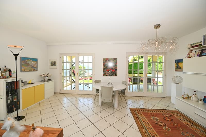 Elegante Villa Bifamiliare con Vista Panoramica - Prezzo Trattabile (8)