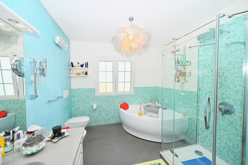 Elegante Villa Bifamiliare con Vista Panoramica - Prezzo Trattabile (13)