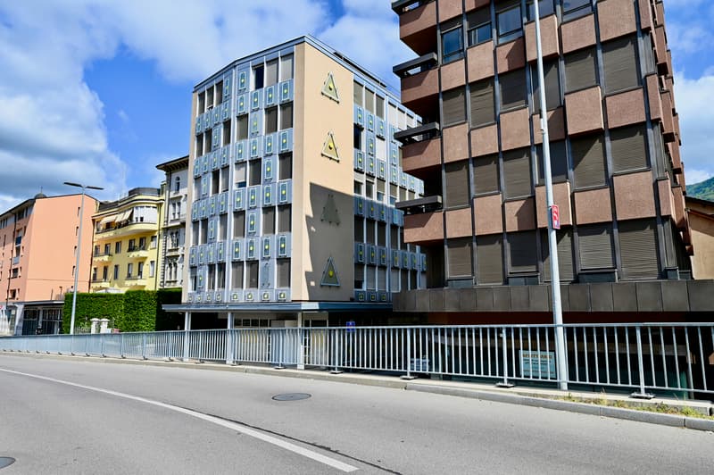 Palazzina a reddito con uffici a Chiasso (2)