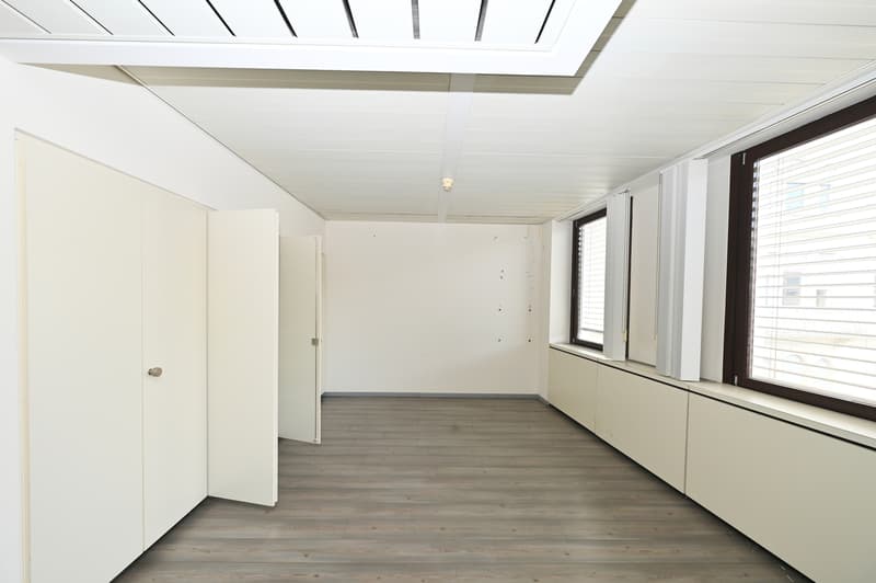 Palazzina a reddito con uffici a Chiasso (9)