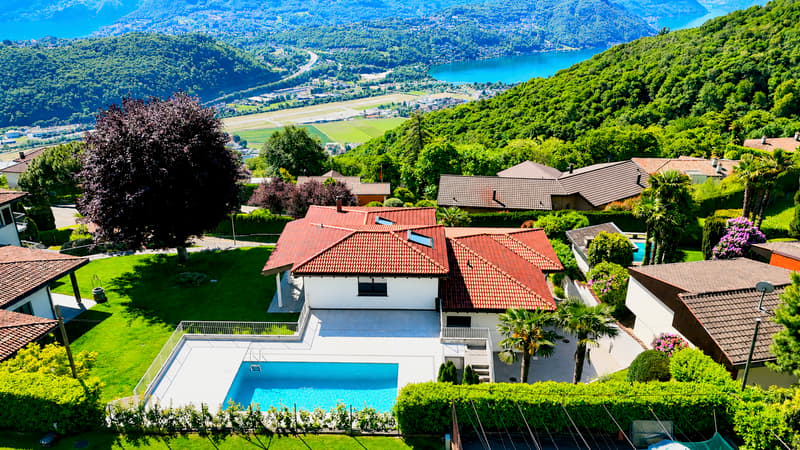 Splendida Villa Completamente Ristrutturata con Piscina e Vista Lago (1)