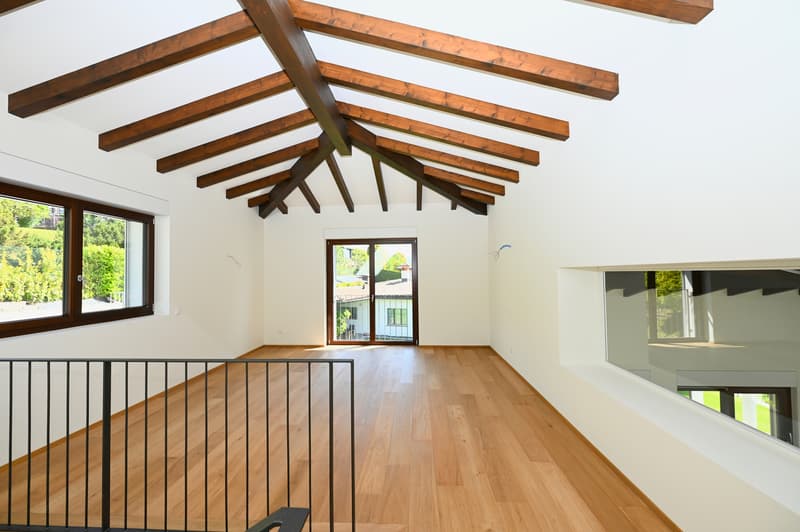 Splendida Villa Completamente Ristrutturata con Piscina e Vista Lago (6)