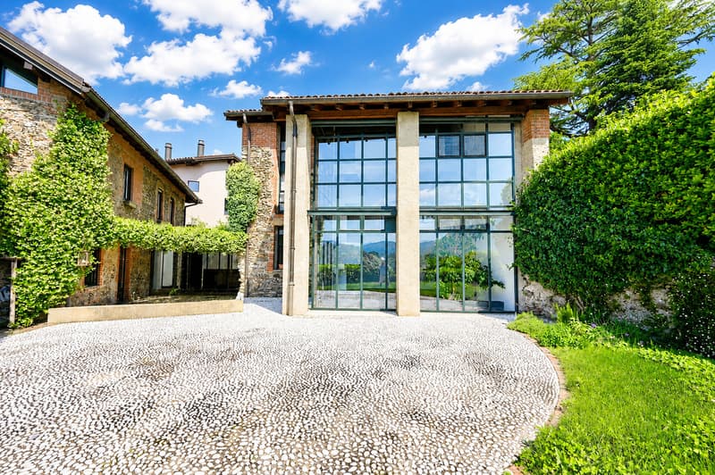 Elegante Villa di Charme con Giardino e Vista Lago (1)