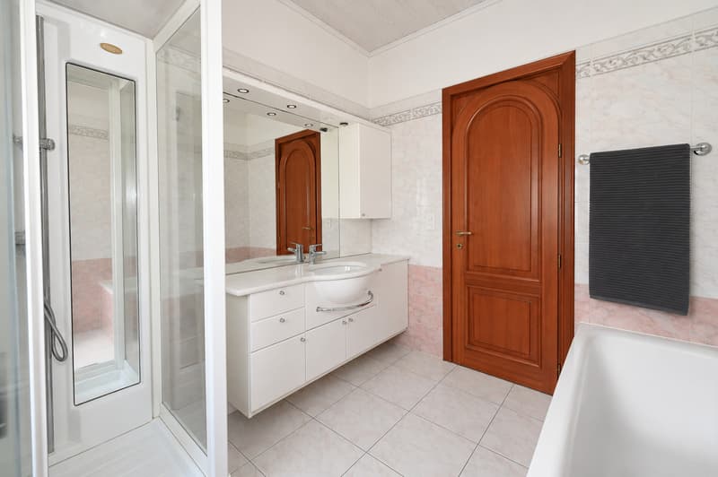 Proprietà con 3 Appartamenti e Potenziale Edificatorio (10)