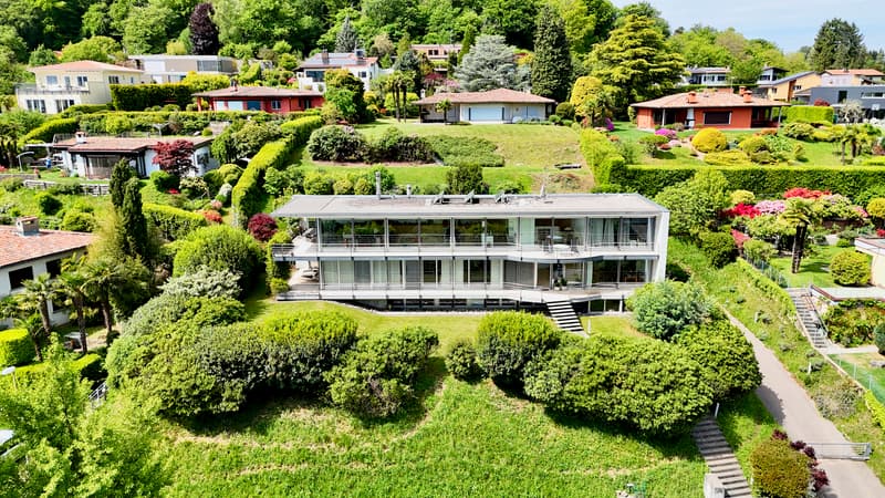 Elegante Villa Moderna Immersa nel Verde con Vista Panoramica sul Lago di Lugano (2)