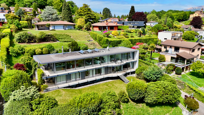 Elegante Villa Moderna Immersa nel Verde con Vista Panoramica sul Lago di Lugano (3)