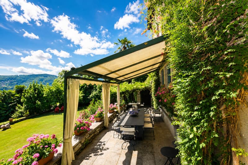 Eleganza Senza Tempo: Tenuta Storica Sospesa tra Lago, Vigneti e Cielo (7)