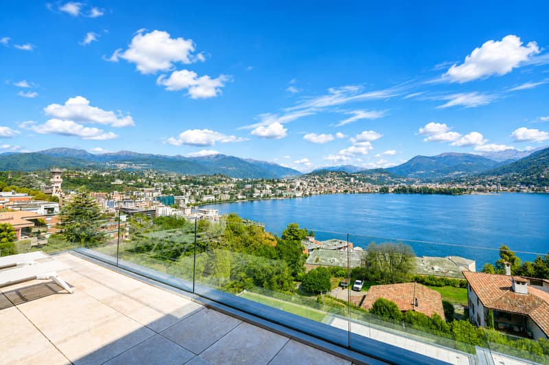 Arredato Appartamento di Lusso con Ampia Terrazza e Vista Lago (3)