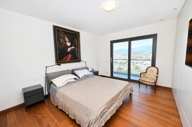 Elegante Appartamento con Terrazza e Vista Panoramica sul Lago e Monti (13)