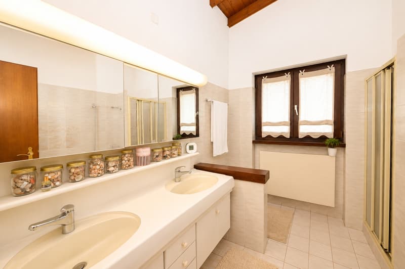 Villa con Giardino, Vista Aperta e Progetto per la Piscina (13)