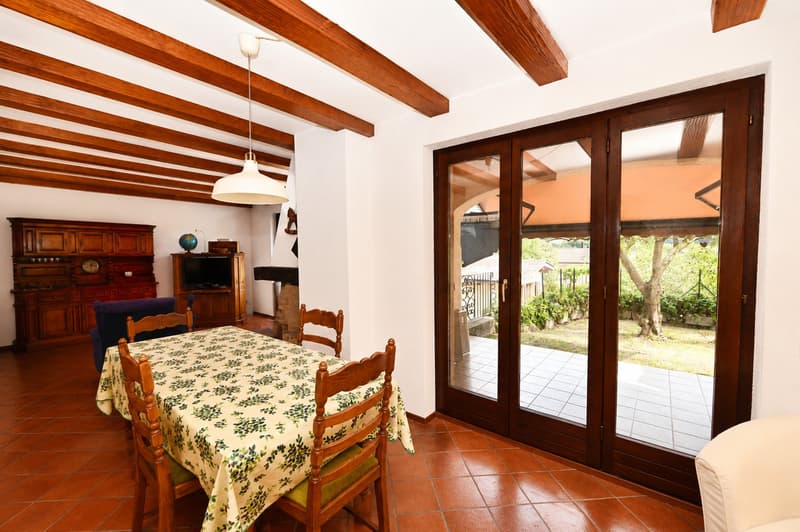 Villa con Giardino, Vista Aperta e Progetto per la Piscina (7)