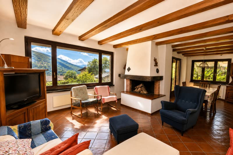 Villa con Giardino, Vista Aperta e Progetto per la Piscina (4)