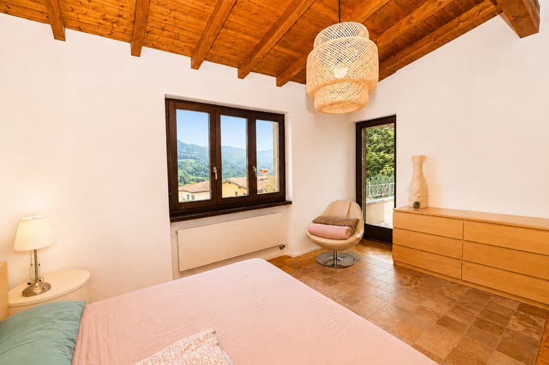 Villa con Giardino, Vista Aperta e Progetto per la Piscina (11)