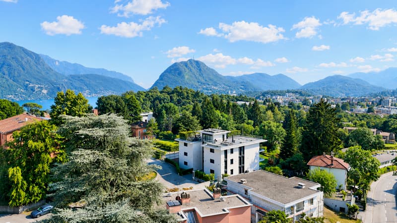 Elegante Appartamento Ammobiliato con Vista Panoramica a Porza (2)