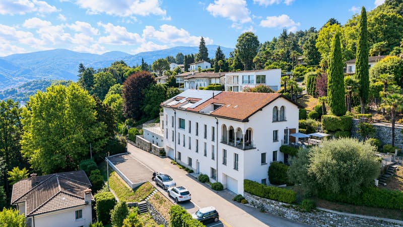 Elegante Appartamento Ammobiliato con Vista Panoramica a Porza (1)