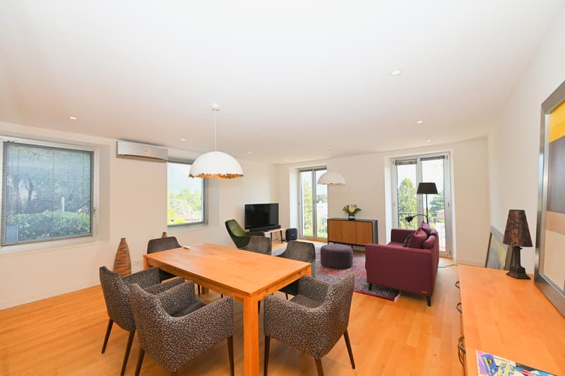 Elegante Appartamento Ammobiliato con Vista Panoramica a Porza (5)