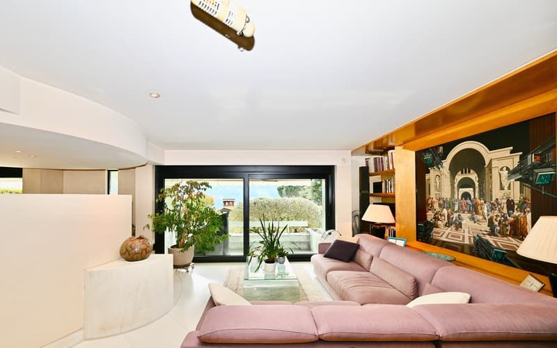 Incantevole Villa Bifamiliare con Giardino e Piscina Privati (5)
