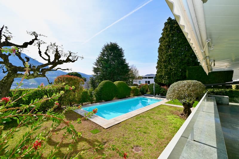 Incantevole Villa Bifamiliare con Giardino e Piscina Privati (3)