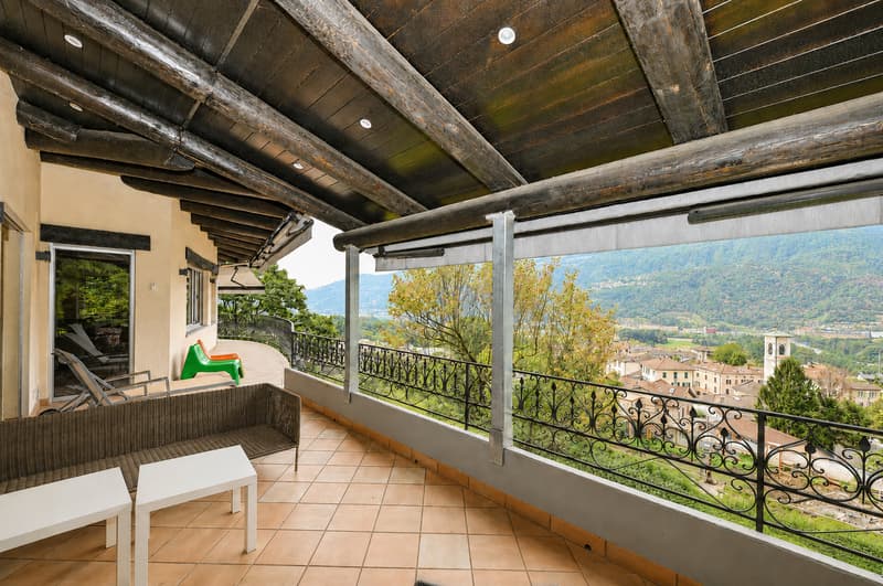 Elegante Villa con Piscina Coperta e Ampio Terreno a Vezia (8)