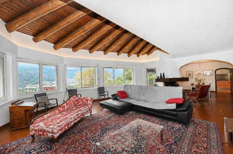 Elegante Villa con Piscina Coperta e Ampio Terreno a Vezia (5)