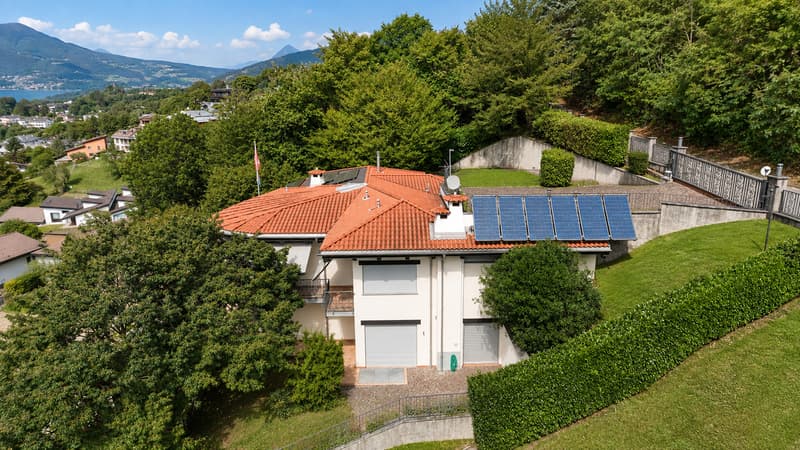 Elegante Villa con Piscina Coperta e Ampio Terreno a Vezia (2)