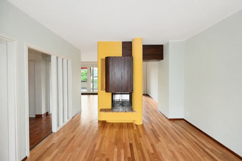 Appartamento Rinnovato con Terrazza e Piscina Condominiale (8)