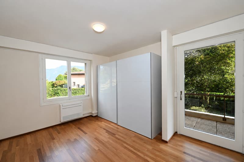 Appartamento Rinnovato con Terrazza e Piscina Condominiale (13)