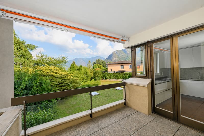 Appartamento Rinnovato con Terrazza e Piscina Condominiale (9)