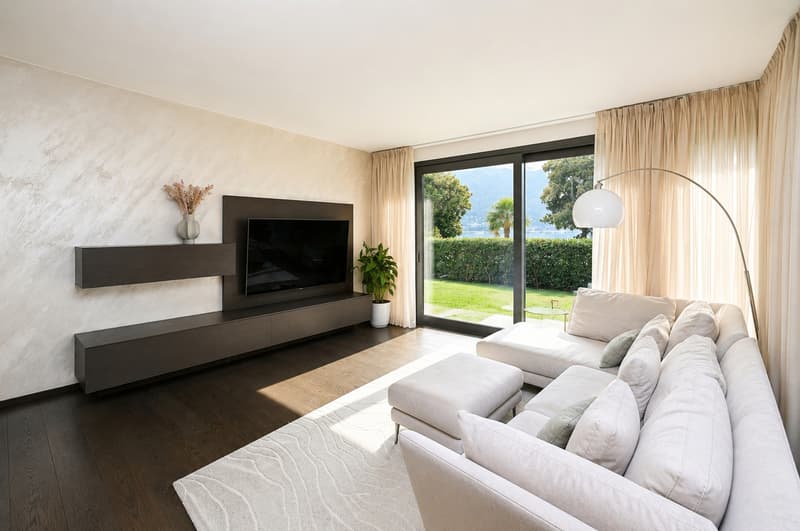 Raffinato Appartamento con Giardino Privato e Vista sul Lago di Lugano (7)