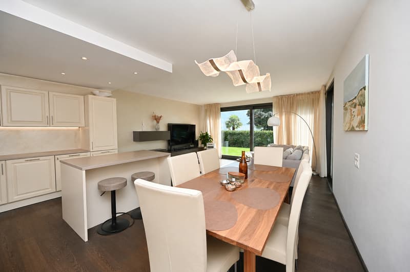 Raffinato Appartamento con Giardino Privato e Vista sul Lago di Lugano (10)