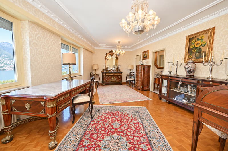 Elegante Villa di Lusso con Vista Lago e Piscina Riscaldata (10)
