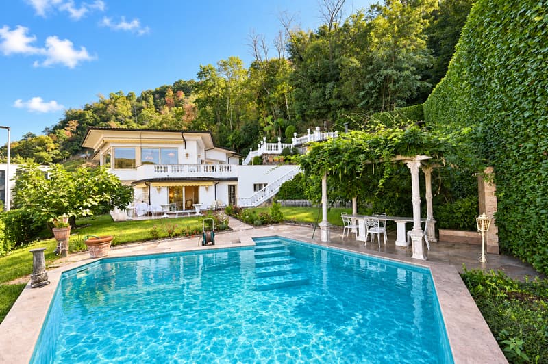 Elegante Villa di Lusso con Vista Lago e Piscina Riscaldata (1)