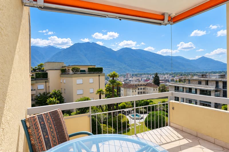 Ihr Rückzugsort über Locarno: freie Aussicht,grosser Balkon, Hallenbad (1)