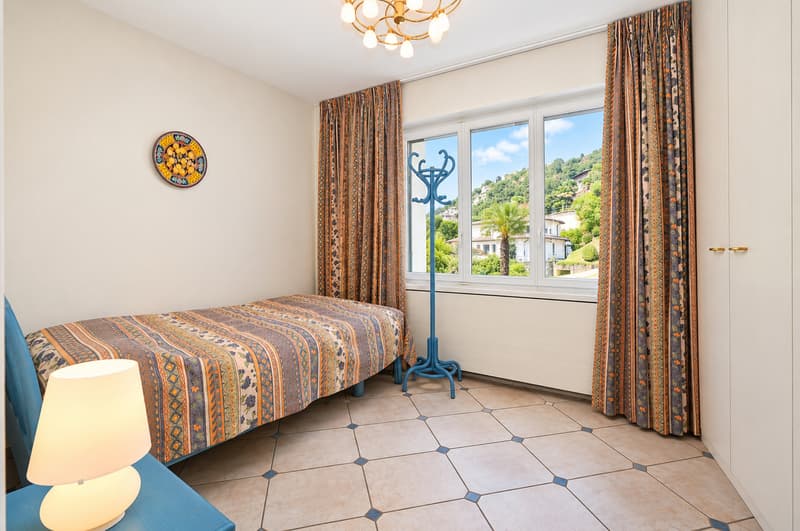 Ihr Rückzugsort über Locarno: freie Aussicht,grosser Balkon, Hallenbad (10)