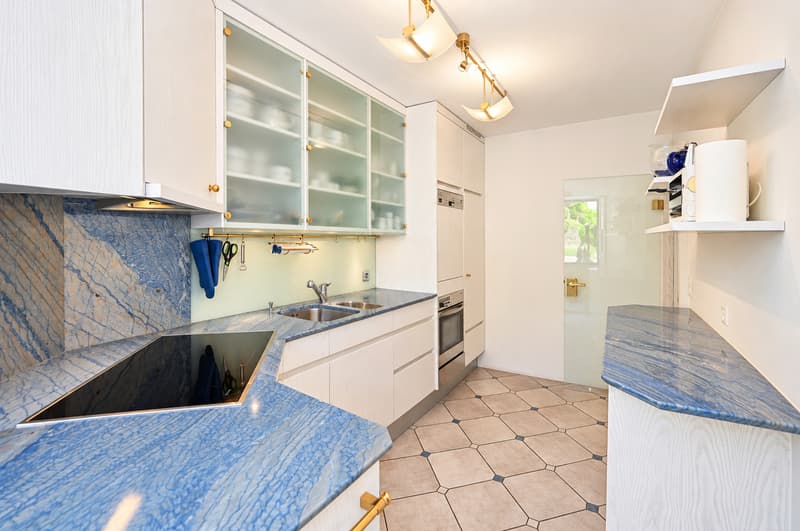 Ihr Rückzugsort über Locarno: freie Aussicht,grosser Balkon, Hallenbad (8)