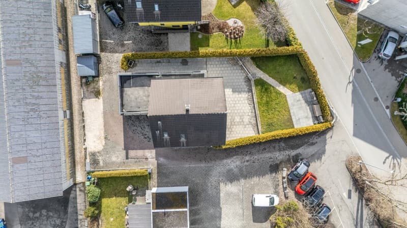 Detached, modern single-family house with plenty of space for living, hobbies, and business (2)