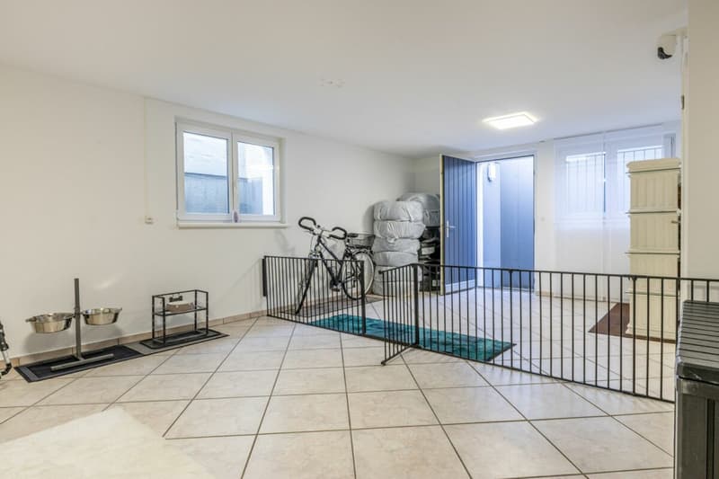 Detached, modern single-family house with plenty of space for living, hobbies, and business (20)