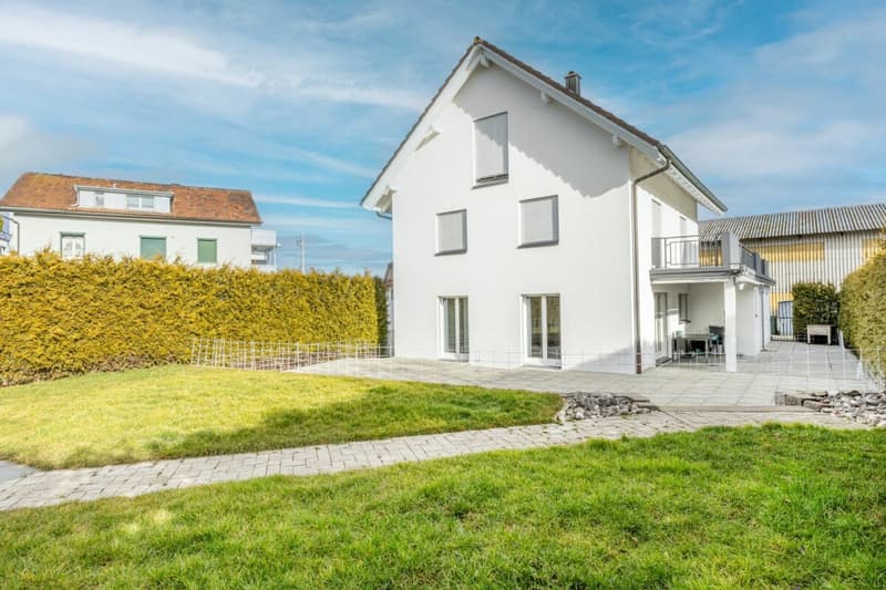 Detached, modern single-family house with plenty of space for living, hobbies, and business (25)