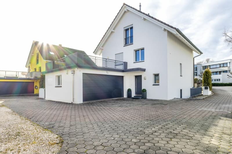 Detached, modern single-family house with plenty of space for living, hobbies, and business (24)
