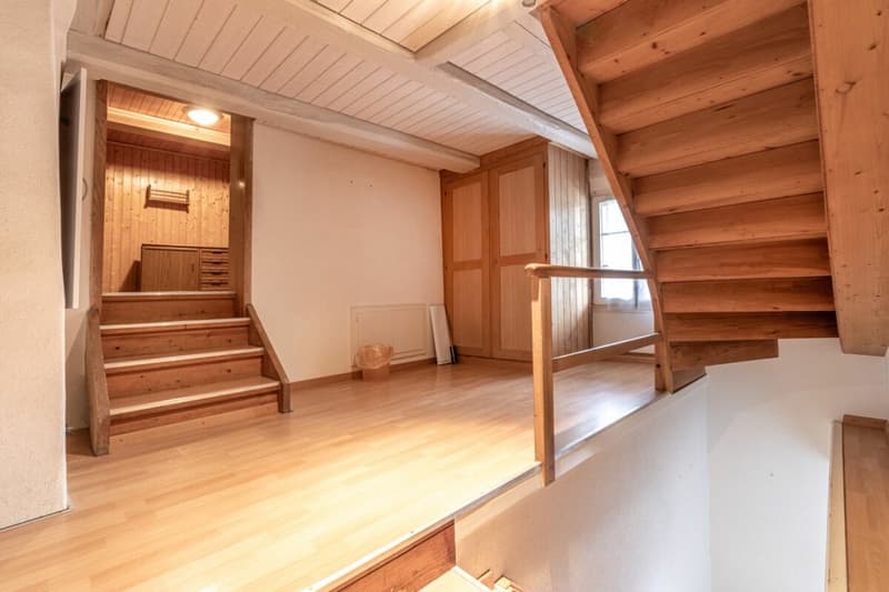 Potenzialreiches Bauernhaus mit drei Wohneinheiten und Scheune (18)