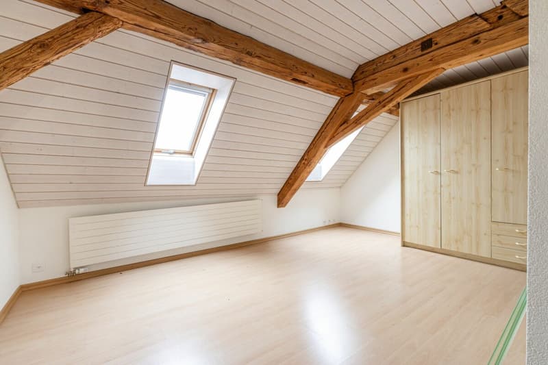 Potenzialreiches Bauernhaus mit drei Wohneinheiten und Scheune (12)