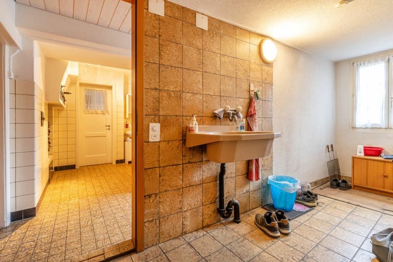 Potenzialreiches Bauernhaus mit drei Wohneinheiten und Scheune (25)