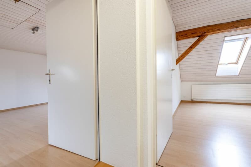 Potenzialreiches Bauernhaus mit drei Wohneinheiten und Scheune (11)