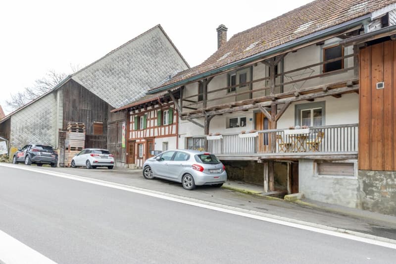 Potenzialreiches Bauernhaus mit drei Wohneinheiten und Scheune (3)