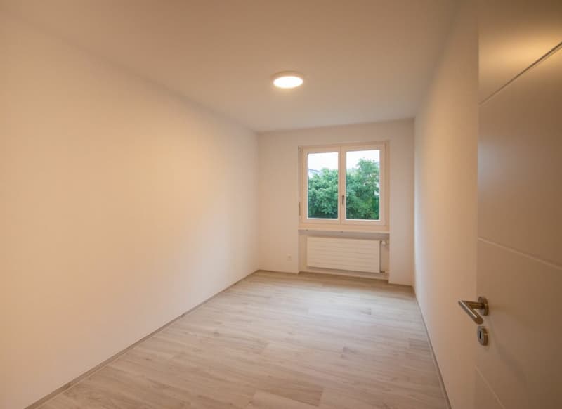 Total renovierte 3.5-Zimmer-Wohnung mit Garagenbox an ruhiger Sackgasse (8)