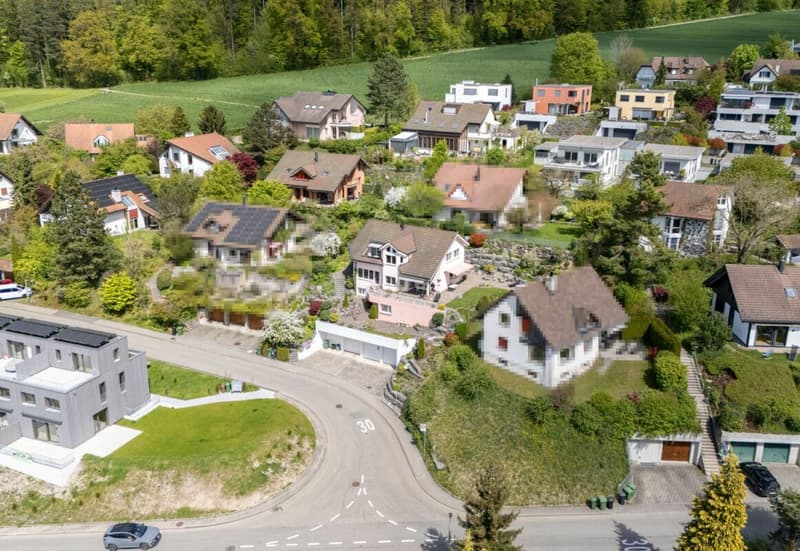 Traumhafte Weitsicht trifft Wohnqualität - vielseitiges Einfamilienhaus an erhöhter Lage (2)